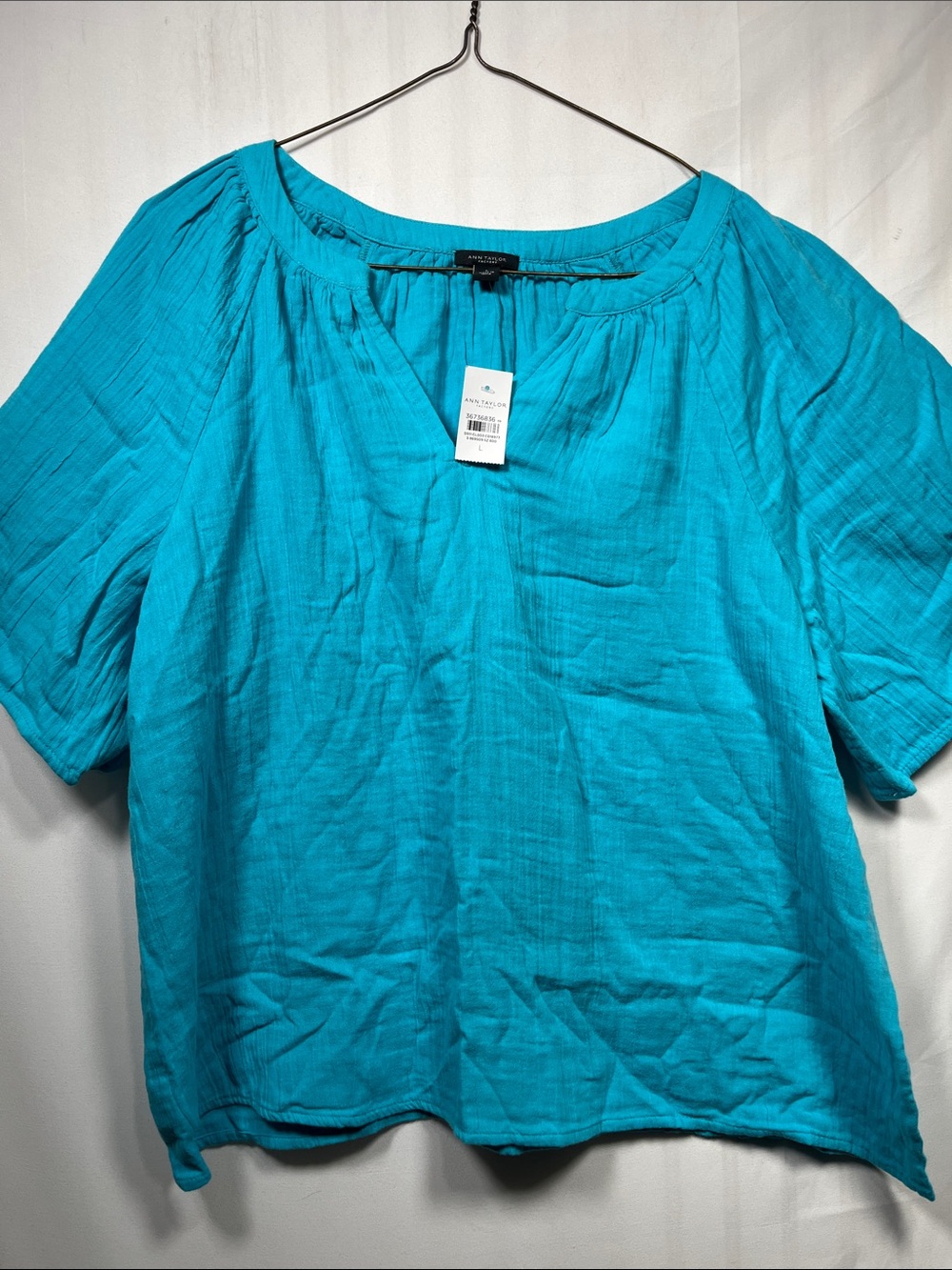 NWT Ann Taylor Casual Scoop Neck Blouse in Bright Teal -Women’s Short Sleeve Top